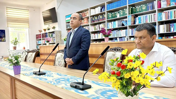 Direktor va yoshlar uchrashuvi