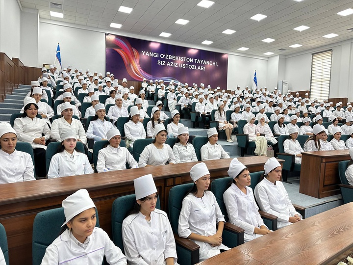 Direktor va yoshlar uchrashuvi