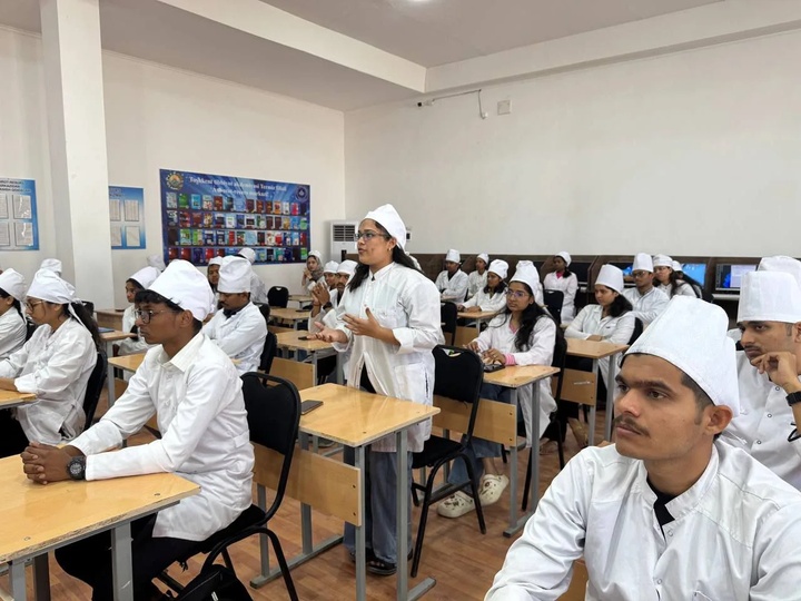 raxbar va xorijiy talabalar